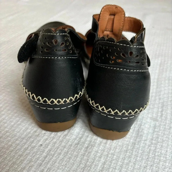 Spring Step EUC Black Leather, T-Strap Mary Jane Wedges with White Threading - Picture 7 of 11